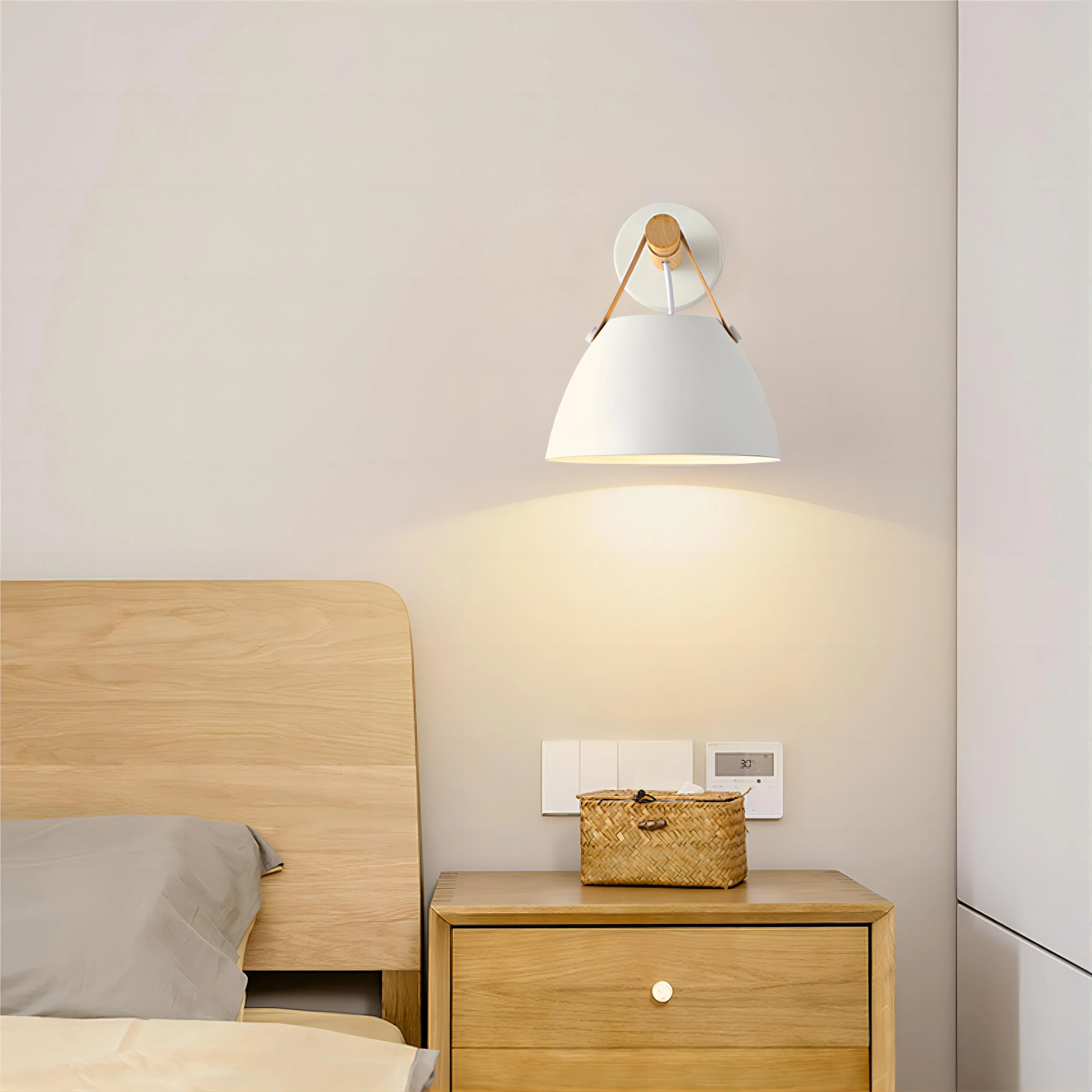 Scandinavisch design walnoothouten riemwandkandelaar HL89