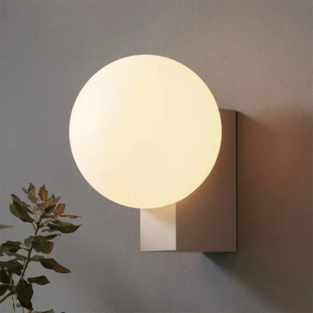 Minimalistische bolvormige wandlamp HL558