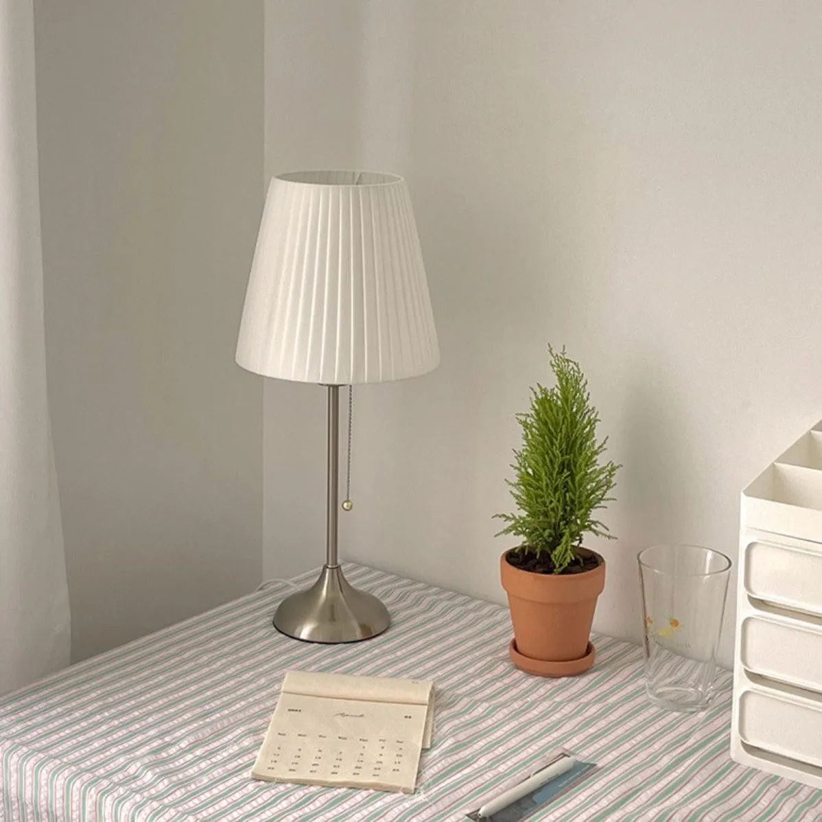 Metalen voet nachtkastje lamp HL359