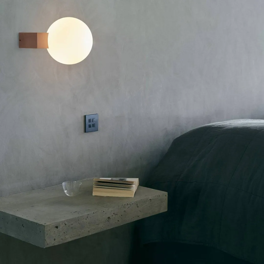 Minimalistische bolvormige wandlamp HL558