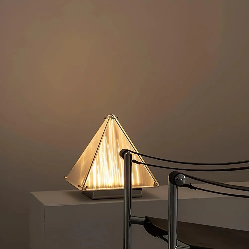 Getextureerde Glazen Piramide Tafellamp HL270
