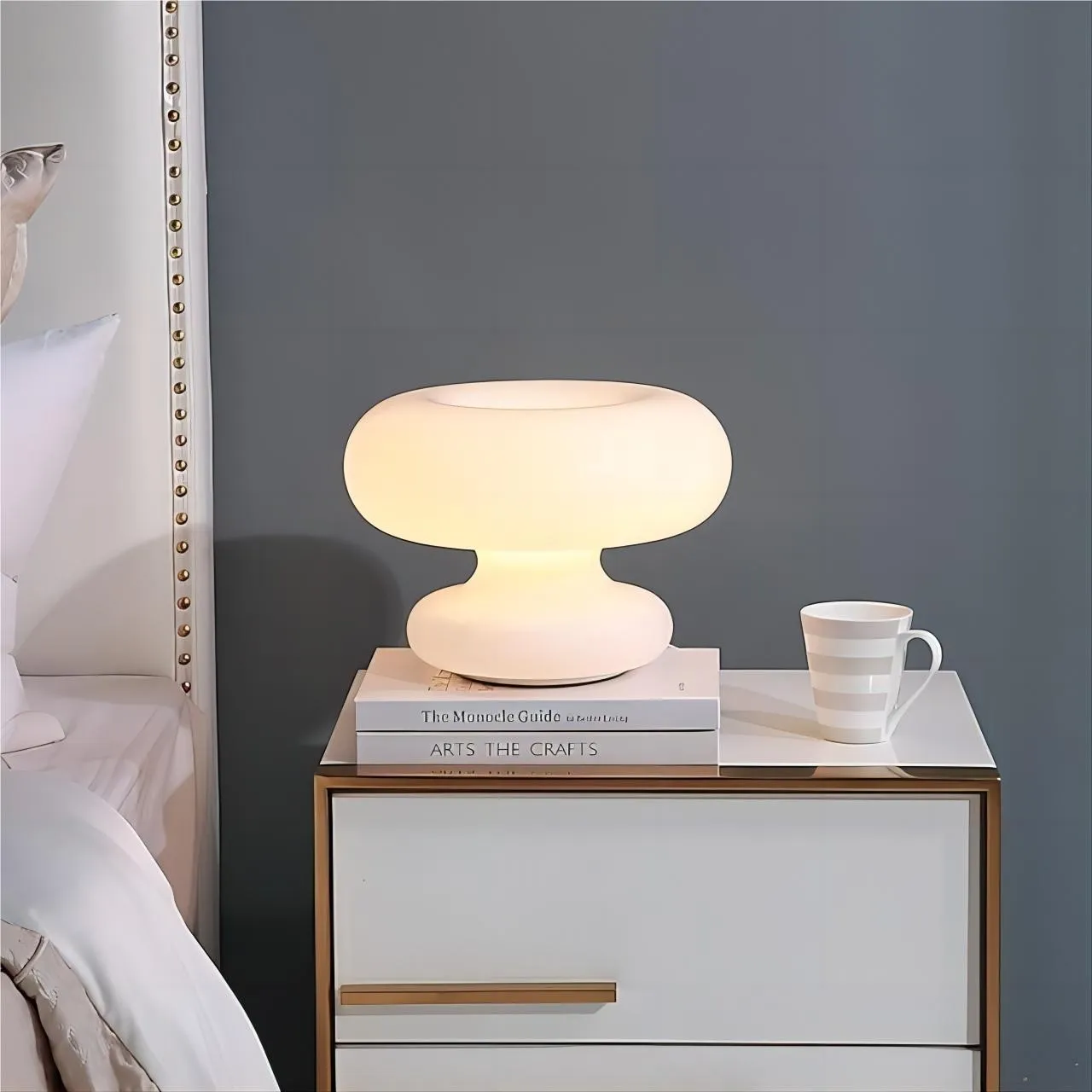 Wit glazen paddenstoel donut Bauhaus tafellamp HL102