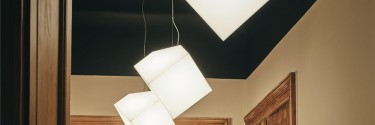 Lampa krawędziowa autorstwa Alessandro Mendiniego dla Artemide